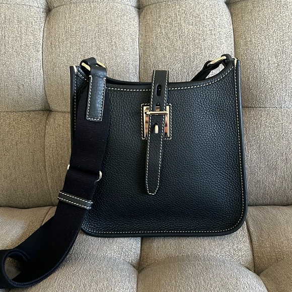 Dooney & Bourke Handbags - Dooney & Bourke Henrys Crossbody Black